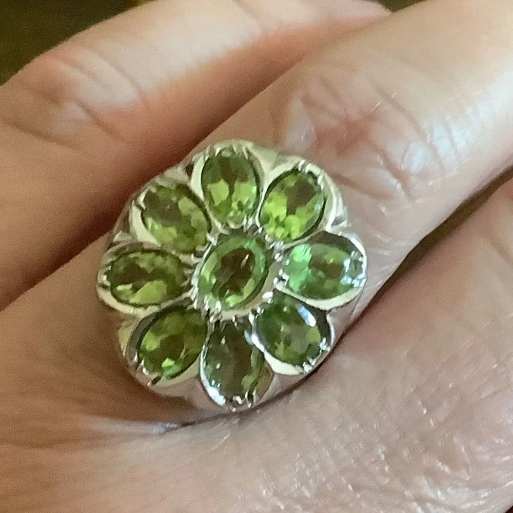 𝅺STERLING SILVER 925 PERIDOT FLORAL RING SIZE US 7.5​​